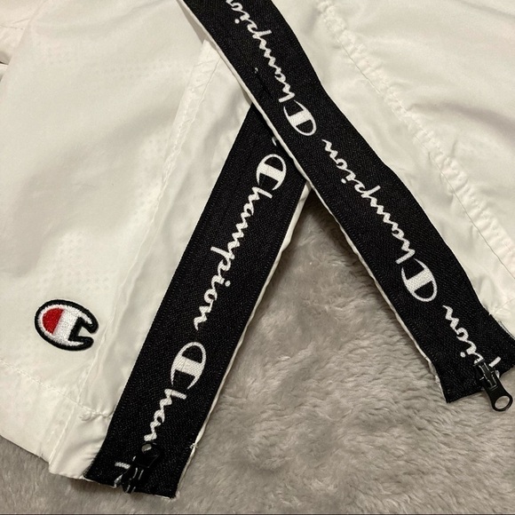 Champion White & Black Life Zipper Tape Cropped Coaches Jacket Size Medium - Picture 9 of 16